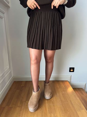 Acı Kahverengi Kamyoner Yaka Kazak Pliseli Etek Triko Takım