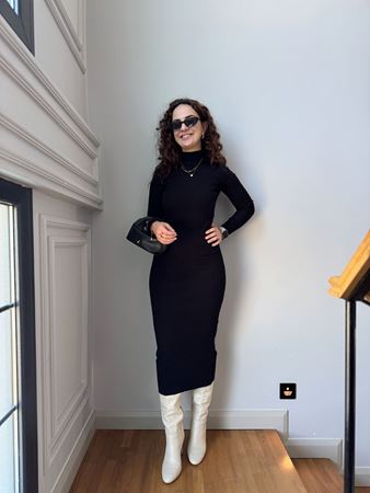 Siyah Dik Yaka Triko Elbise