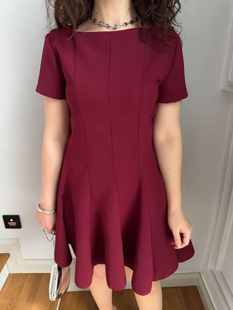 Bordo Eteği Volanlı Kısa Elbise