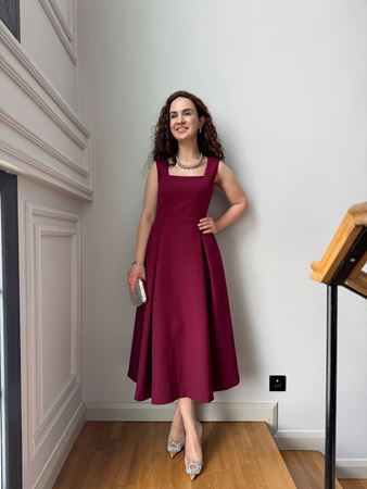 Bordo Kare Yaka Kalın Piliseli Midi Elbise