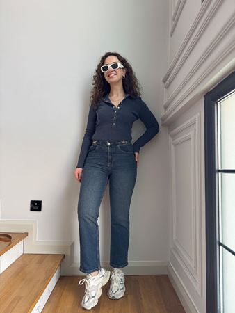 Eskitme Bel Aksesuar Detaytlı Kapalı Paça Jean