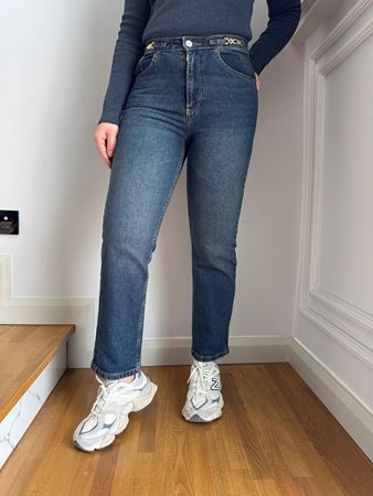 Eskitme Bel Aksesuar Detaytlı Kapalı Paça Jean