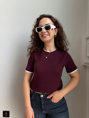 Bordo Yakası Kolları ve Etek Ucu Biyeli Bluz