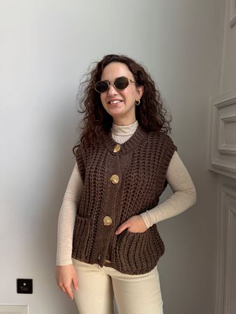 Kahverengi Bisiklet Yaka Yumuşak Dokulu Cepli Düğmeli Triko Yelek