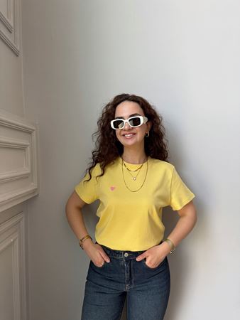 Sarı Bisiklet Yaka Kalp Nakışlı Pamuklu T-Shirt