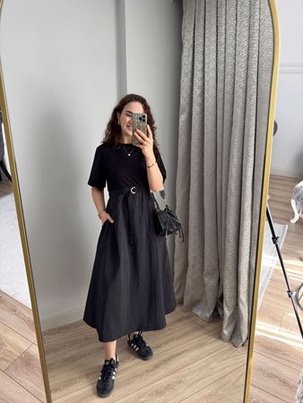 Siyah Bisiklet Yaka Eteği Paraşüt Kumaş Elbise