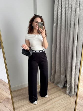 Siyah Beli Yazı Detay Saten Pantolon