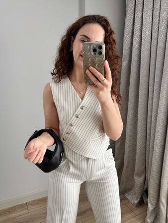 Ekru Antrasit Çizgili Pantolonu Kemerli Asimetrik Yelek Takım