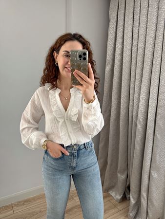 Ekru Fırfırlı Kendinden Dokulu Gömlek