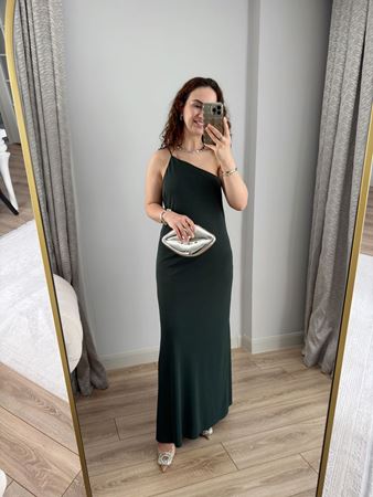 Zümrüt Yeşili Tek Omuz Arkası Yırtmaçlı Elbise