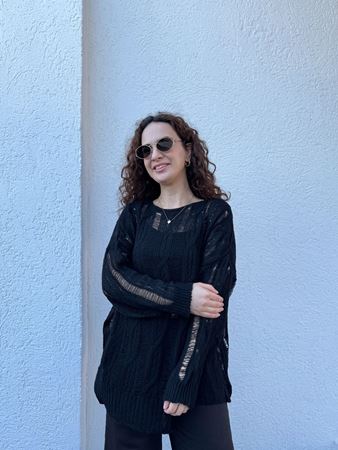 Siyah Ajurlu Asimetrik Kesim Triko