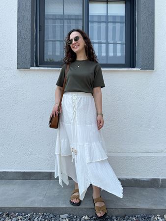 Ekru Fisto ve Parça Detaylı Etek