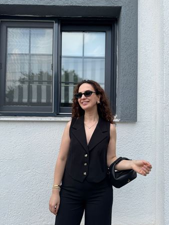 Siyah Geniş Yaka Gold Düğmeli Yelekli Takım