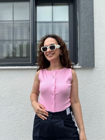 Pembe Kayık Yaka Düğmeli Kolsuz Body