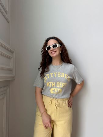 Gri Sarı Yazı Detay Basıc T-Shirt