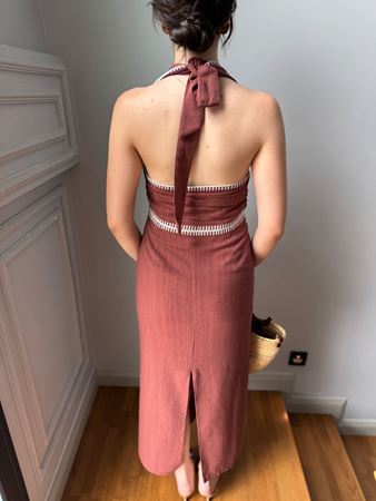 Kiremit Rengi İşlemeli Boyundan Bağlamalı Elbise