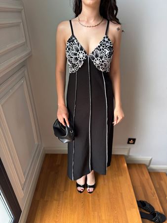 Siyah Göğüsü Nakışlı Maxi Elbise