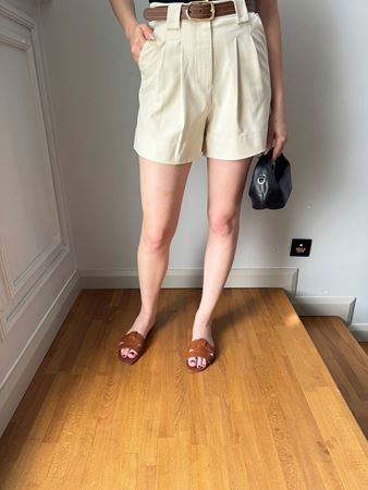 Bej Kendinden Kemerli Pileli Şort