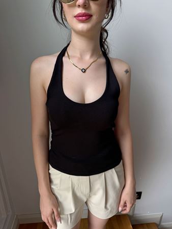 Siyah Boyundan Geçmeli Sırt Dekolteli Bluz