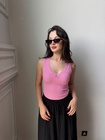 Pembe V Yaka Dantel Şeritli Atlet