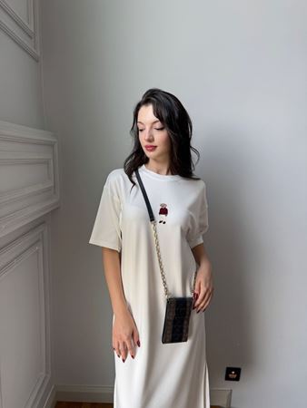 Beyaz Teddy Nakışlı Yırtmaçlı Penye Elbise