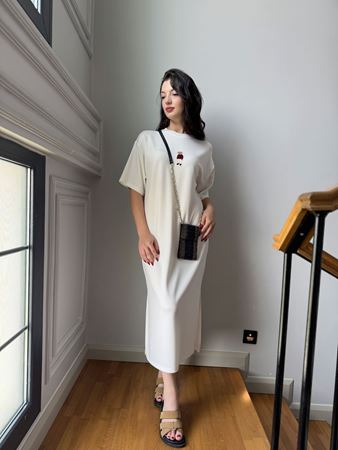 Beyaz Teddy Nakışlı Yırtmaçlı Penye Elbise