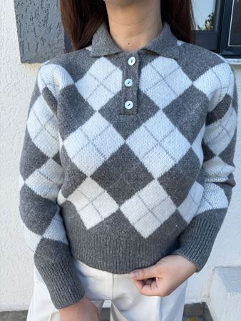 Gri Beyaz Baklava Desenli Polo Yaka Atkılı Kazak