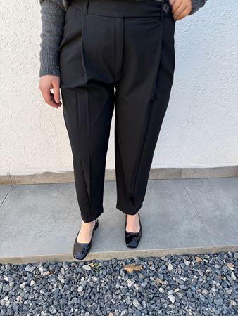 Siyah Kemer Detaylı Havuç Kesim Pantolon