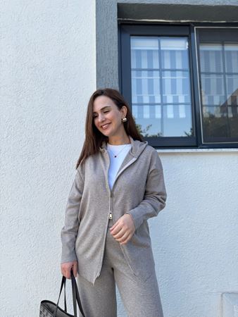 Bej Çift Fermuarlı Kapüşonlu Triko Takım