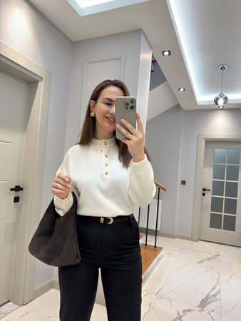 Ekru Gold Top Düğmeli Triko Kazak