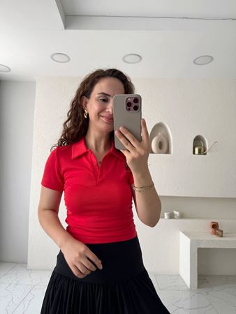 Kırmızı Polo Yaka Yanları Büzgülü Bluz