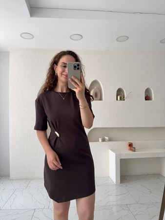 Kahverengi Gold Aksesuar Detaylı Basic Elbise