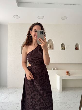Kahverengi Tek Omuz Pencere Detay Maxi Elbise