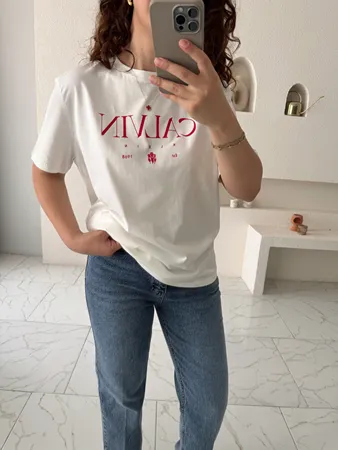 Beyaz Orijinal Marka Kırmızı Yazı Baskılı T-Shirt