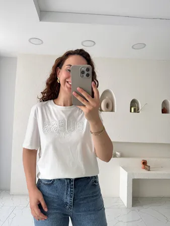 Beyaz Orijinal Marka Taş Baskılı T-Shirt