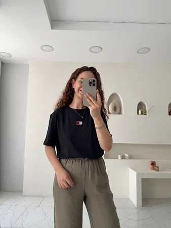 Siyah Orijinal Marka Önü Baskılı T-Shirt