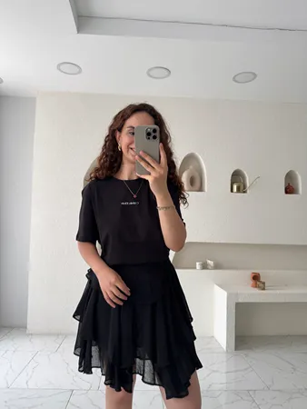 Siyah Marka Model Kabartma Yazılı Basic T-Shirt