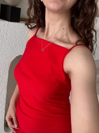 Kırmızı İnce Askılı Büzgülü Midi Elbise