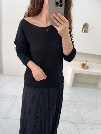Siyah Yumuşak Doku Oval Yaka Triko Kazak