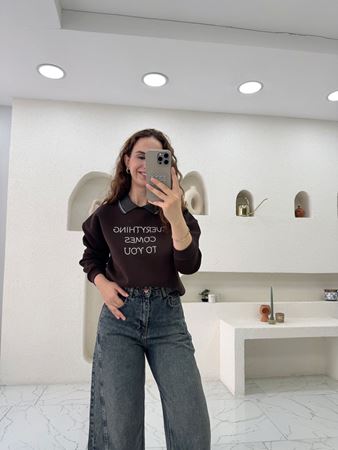 Kahverengi Yazı Nakışlı Gri Yaka Şardonsuz Sweat