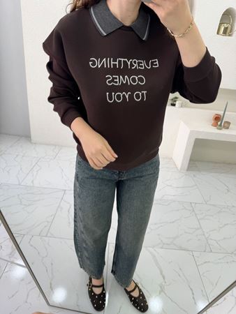 Kahverengi Yazı Nakışlı Gri Yaka Şardonsuz Sweat