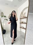 Siyah Belden Bağlamalı Önden Yırtmaçlı Kargo Cepli Elbise