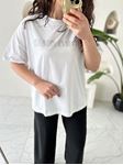 Beyaz Mun Mun Yazı ve Taş Detaylı T-Shirt