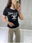Siyah Yaka Biyeli Yazı Detaylı T-Shirt