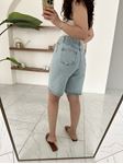 Mavi Taş Detaylı Şehir Boy Denim Şort