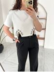 Beyaz Etek Ucu Taşlı Vatkalı Crop Bluz