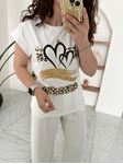Beyaz Bisiklet Yaka Leopar Baskılı Kalpli Basic T-Shirt