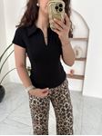 Siyah Polo Yaka Önü Fermuarlı Bluz