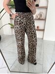 Parlak Leopar Desenli Beli Lastikli Pantolon
