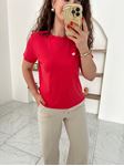 Kırmızı Kalp İşlemeli Penye T-Shirt
